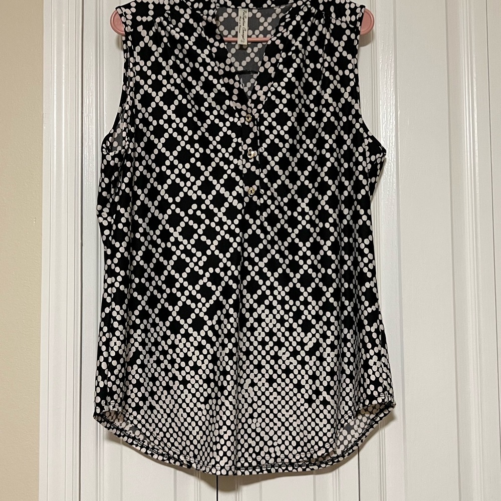 PerSeption Concept Black and White Sleeveless Blouse with Mandarin Collar